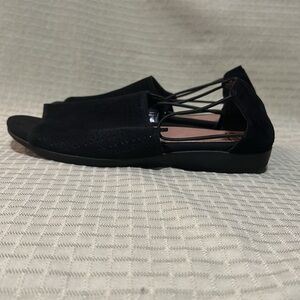 Earth shoes Alder Abba black leather sandals 9.5 with cushioned insoles